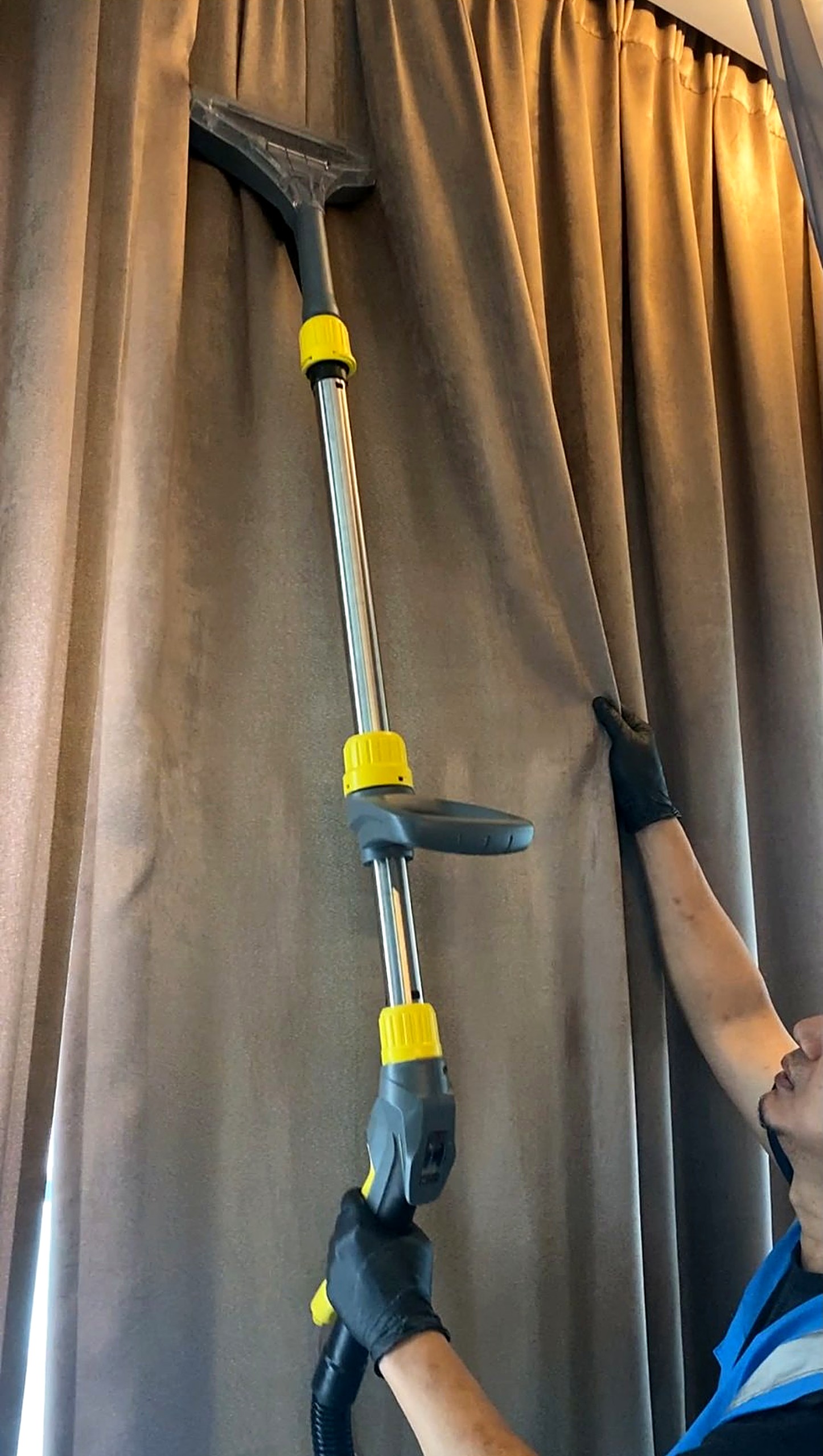 AMD CLEAN curtain cleaning in action